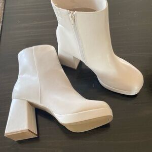 Mari A Heeled Booties Womens Size 9.5